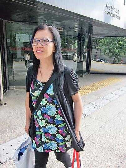 被告公司代表植女士說,她原在行內薄有名氣,但惹上官司後已逐步淡出,並移居加拿大,公司現已結業。她指若原訴一早通知其懷孕,雙方可有商有量。(陳穎欣攝)原訴人劉凱文稱約3年前因懷孕受到教育局的外判公司歧視,她辭職後直接受聘於教育局,目前無業。(陳穎欣攝) 被告公司代表植女士說,她原在行內薄有名氣,但惹上官司後已逐步淡出,並移居加拿大,公司現已結業。她指若原訴一早通知其懷孕,雙方可有商有量。(陳穎欣攝)原訴人劉凱文稱約3年前因懷孕受到教育局的外判公司歧視,她辭職後直接受聘於教育局,目前無業。(陳穎欣攝)