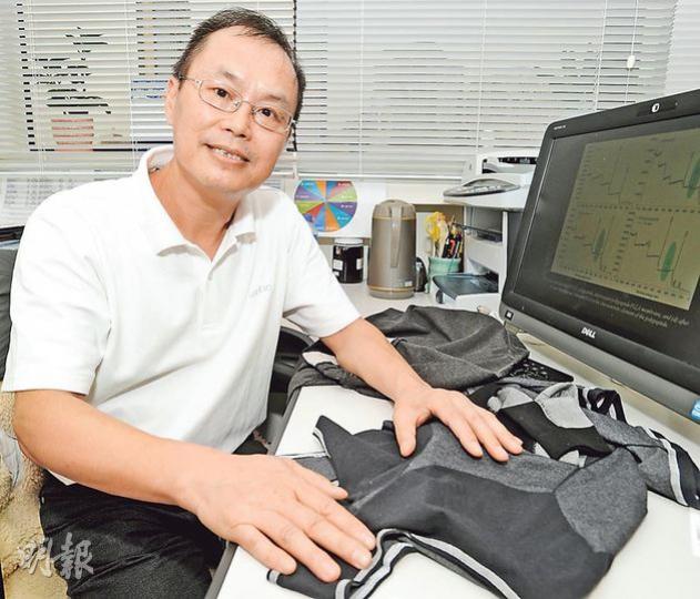理大紡織及製衣學系教授李翼表示,「生物功能材料」的實驗室試驗已經完成,只要廠商願意投資,一至兩年即可投產。(尹錦恩攝) 理大紡織及製衣學系教授李翼表示,「生物功能材料」的實驗室試驗已經完成,只要廠商願意投資,一至兩年即可投產。(尹錦恩攝)