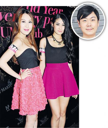李思捷的正印女友「春卷」王寶寶(右)與緋聞女友Naomi(左)同場合照,前者樣子較尷尬。(攝影:鍾偉茵)「寸嘴Barbie」夏尉喻擁有震撼身材。(攝影:鍾偉茵)Raico B雖然人氣不及其他嫩模,但以性感搶焦點。(攝影:鍾偉茵)黃榕自豪身形均勻適中,不畏一眾嫩模。(攝影:鍾偉茵)梁晶晶依然對柯震東咬住唔放。(攝影:鍾偉茵)Donut成員Katrina在地鐵被偷拍裙底春光感難受。(攝影:鍾偉茵)許穎今年不出寫真無鬥心,連人氣都下降。(攝影:鍾偉茵)女子組合AD2的成員Amy(左)及Aily(右), 李思捷的正印女友「春卷」王寶寶(右)與緋聞女友Naomi(左)同場合照,前者樣子較尷尬。(攝影:鍾偉茵)「寸嘴Barbie」夏尉喻擁有震撼身材。(攝影:鍾偉茵)Raico B雖然人氣不及其他嫩模,但以性感搶焦點。(攝影:鍾偉茵)黃榕自豪身形均勻適中,不畏一眾嫩模。(攝影:鍾偉茵)梁晶晶依然對柯震東咬住唔放。(攝影:鍾偉茵)Donut成員Katrina在地鐵被偷拍裙底春光感難受。(攝影:鍾偉茵)許穎今年不出寫真無鬥心,連人氣都下降。(攝影:鍾偉茵)女子組合AD2的成員Amy(左)及Aily(右),