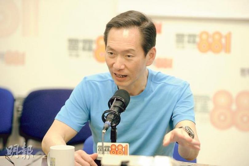 行政會議成員陳智思昨日在商台《政經星期六》節目指出,政府應在半年內展開政改諮詢,形容問題「不應無了期拖延」,未來選出有認受性的特首,有助減少市民批評。 (尹錦恩攝)另一行政會議成員羅范椒芬在港台節目《星期六問責》表示,政府現正向不同政黨「摸底」,以半年時間將分歧收窄後再作討論,認為明年再提交方案予公眾諮詢亦不遲。 (尹錦恩攝) 行政會議成員陳智思昨日在商台《政經星期六》節目指出,政府應在半年內展開政改諮詢,形容問題「不應無了期拖延」,未來選出有認受性的特首,有助減少市民批評。 (尹錦恩攝)另一行政會議成員羅范椒芬在港台節目《星期六問責》表示,政府現正向不同政黨「摸底」,以半年時間將分歧收窄後再作討論,認為明年再提交方案予公眾諮詢亦不遲。 (尹錦恩攝)