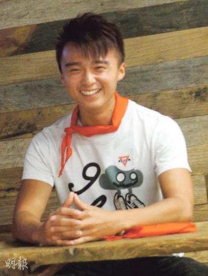 在澳洲筍工比賽中落敗的港青梁彥宗,不怕無工做,回港後正與不同機構洽商工作,他最想做旅行節目主持及作家,不想坐辦公室。(孫娜攝) 在澳洲筍工比賽中落敗的港青梁彥宗,不怕無工做,回港後正與不同機構洽商工作,他最想做旅行節目主持及作家,不想坐辦公室。(孫娜攝)