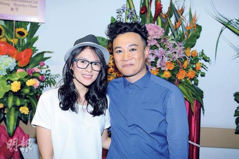 陳奕迅很開心在香港見到章子怡，兩人同是《中國最強音》導師。（攝影/記者：葉靜文）章子怡被陳奕迅當眾取笑打呵欠，她尷尬回敬飛吻。（攝影/記者：葉靜文）林建岳與女兒林恬兒前晚結伴看陳奕迅演唱會。（攝影/記者：葉靜文）郎朗為陳奕迅伴奏技驚四座。（攝影/記者：葉靜文）徐濠縈悉心打扮與何超儀結伴欣賞陳奕迅演出。（攝影/記者：葉靜文）