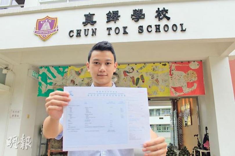 真鐸學校學生黃家俊幼時突然患上聽障,曾自暴自棄,幸好得到教師每日鼓勵,終重新振作,現把握最後機會爭取入大學。(鄭宏禮攝) 真鐸學校學生黃家俊幼時突然患上聽障,曾自暴自棄,幸好得到教師每日鼓勵,終重新振作,現把握最後機會爭取入大學。(鄭宏禮攝)