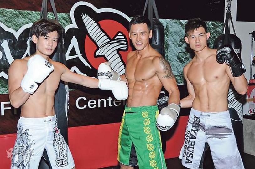 何浩文(左起)、顧又銘及趙勁皓為寫真造勢。(攝影:鍾偉茵) 何浩文(左起)、顧又銘及趙勁皓為寫真造勢。(攝影:鍾偉茵)