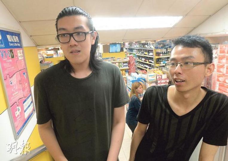 陳先生(右)憂慮百佳會被其他超市集團購入,這樣便可能壟斷市場,屆時或會無競爭而加價。(劉焌陶攝)顧客黃小姐(圖)指百佳形象做得欠佳,希望新買家能提升服務。(劉焌陶攝) 陳先生(右)憂慮百佳會被其他超市集團購入,這樣便可能壟斷市場,屆時或會無競爭而加價。(劉焌陶攝)顧客黃小姐(圖)指百佳形象做得欠佳,希望新買家能提升服務。(劉焌陶攝)