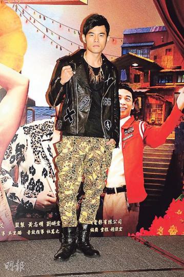 周杰倫為《天台》在港舉行首映禮,除圈中人到來撐場,更吸引200粉絲到場。(攝影﹕孫華中) 周杰倫為《天台》在港舉行首映禮,除圈中人到來撐場,更吸引200粉絲到場。(攝影﹕孫華中)