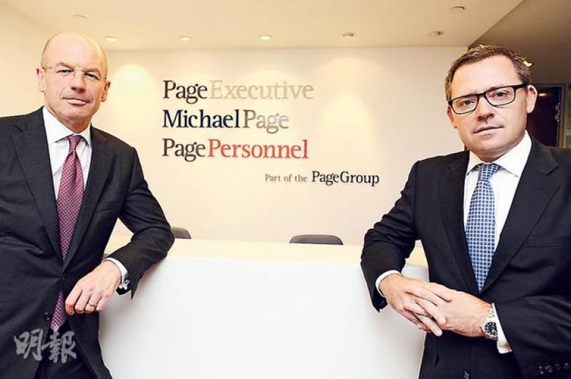 PageGroup大中華區董事總經理安湯舜(右)指出,在港公司或內地港資企業仍傾向聘用港人,因可減少言語溝通及工作文化等差異。左為PageGroup行政總裁Steve Ingham。(葉家豪攝) PageGroup大中華區董事總經理安湯舜(右)指出,在港公司或內地港資企業仍傾向聘用港人,因可減少言語溝通及工作文化等差異。左為PageGroup行政總裁Steve Ingham。(葉家豪攝)