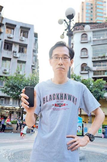黃東聲稱本月初在當地電視台發表抨擊澳門警察的言論後,電話的信號即被截斷兩小時,質疑是警方所為。(曾安迪攝) 黃東聲稱本月初在當地電視台發表抨擊澳門警察的言論後,電話的信號即被截斷兩小時,質疑是警方所為。(曾安迪攝)