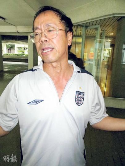 曾在南丫海難聆訊中被點名批評的前海事處職員黃志堅(圖),昨在寓所樓下接受訪問,他認為海事處在調查委員會報告中「被屈」,故挺身而出提出司法覆核,為部門發聲。(陳倢朗攝) 曾在南丫海難聆訊中被點名批評的前海事處職員黃志堅(圖),昨在寓所樓下接受訪問,他認為海事處在調查委員會報告中「被屈」,故挺身而出提出司法覆核,為部門發聲。(陳倢朗攝)