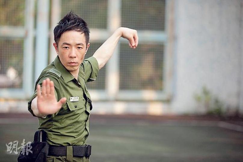 黃貫中穿懲教署制服耍太極,非常搞笑。(攝影/記者:葉靜文) 黃貫中穿懲教署制服耍太極,非常搞笑。(攝影/記者:葉靜文)