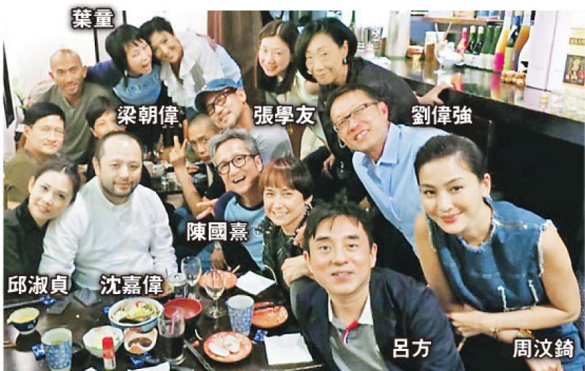 陳國熹與葉童辦銀婚派對,與大批好友狂歡。(微博圖片) 陳國熹與葉童辦銀婚派對,與大批好友狂歡。(微博圖片)