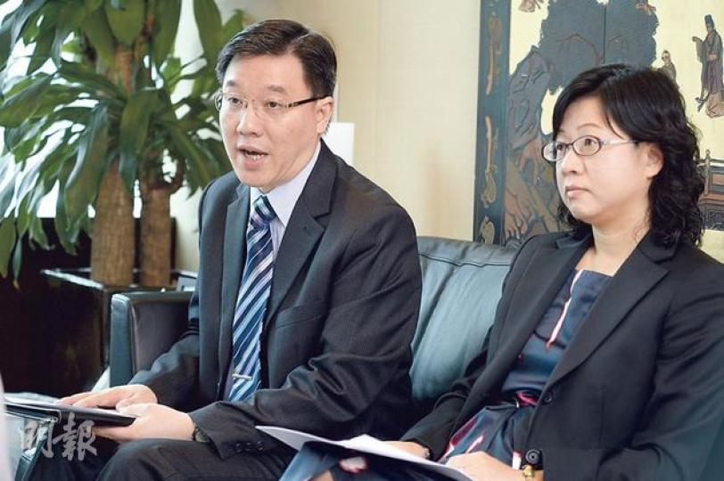 德勤企業併購重組稅務服務亞太區及中國主管傅振煌(左)指出,上海自貿區不是區域性特區,是由中央全面推動,要「為整個中國市場的全面開放做試驗田」。(葉家豪攝) (明報製圖) 德勤企業併購重組稅務服務亞太區及中國主管傅振煌(左)指出,上海自貿區不是區域性特區,是由中央全面推動,要「為整個中國市場的全面開放做試驗田」。(葉家豪攝) (明報製圖)