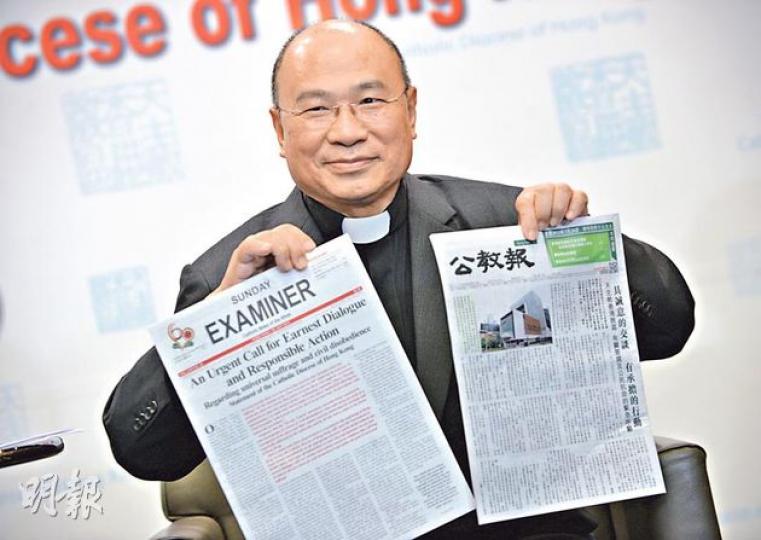 天主香港教區副主教楊鳴章昨舉行傳媒茶敘，強調在教區的《公教報》及英文版的《Sunday Examiner》刊出教區有關普選和公民抗命的緊急呼籲，非為支持或反對佔中，只是希望政府盡快展開政改諮詢，透過溝通，「消除導致公民抗命的原因」。（盧翊銘攝）