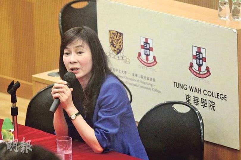 東華學院校長候選人原定昨日首度露面接受師生質詢，惟最後缺席，台上只有校委會主席陳文綺慧向師生解畫，陳並未交代候選人缺席原因。（郭慶輝攝） 校委會昨於東華學院京士柏校舍舉辦兩場分享會，原定介紹校長候選人，後來變成「質詢大會」，師生質疑遴選校長程序欠透明。（郭慶輝攝） （明報製圖）