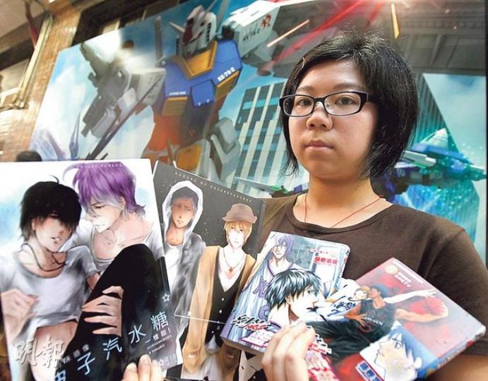 繪製「同人誌」3年的阿Ling認為,同人誌反映原作受歡迎,作品會註明是某作品的「同人作」,盼可獲無條件豁免。(李紹昌攝) 繪製「同人誌」3年的阿Ling認為,同人誌反映原作受歡迎,作品會註明是某作品的「同人作」,盼可獲無條件豁免。(李紹昌攝)