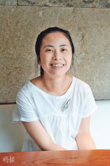 藝術教育者山地-早前山地負責YMCA與信和在屯門市廣場合辦的「我愛我家——城鄉生活藝術展」,信和被指在未有通知參展創作人下,以黑色卡紙遮蓋多幅作品;信和則稱展品未配合主題,決定取消展覽。(饒雙宜攝) 藝術教育者山地-早前山地負責YMCA與信和在屯門市廣場合辦的「我愛我家——城鄉生活藝術展」,信和被指在未有通知參展創作人下,以黑色卡紙遮蓋多幅作品;信和則稱展品未配合主題,決定取消展覽。(饒雙宜攝)