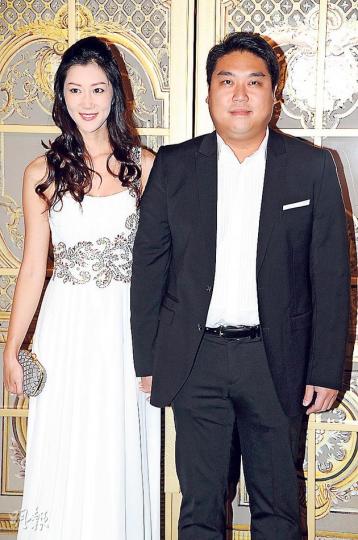 林忠豪與女友Susanna Yiu大方拖實亮相,但林忠豪避談女友兒子。(攝影:鍾偉茵) 林忠豪與女友Susanna Yiu大方拖實亮相,但林忠豪避談女友兒子。(攝影:鍾偉茵)