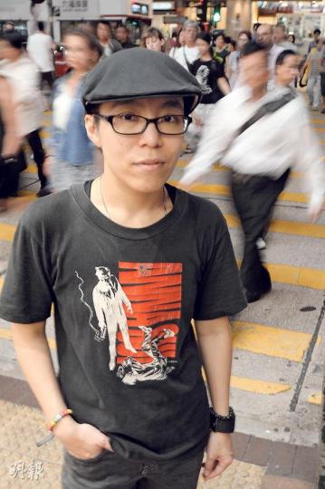 爭取性傾向歧視立法陣線成員煒煒曾被好友撰文抨擊,令她覺得教會不接納不同性傾向的人,但教宗方濟各的話令她稍為寬心。(葉家豪攝) 爭取性傾向歧視立法陣線成員煒煒曾被好友撰文抨擊,令她覺得教會不接納不同性傾向的人,但教宗方濟各的話令她稍為寬心。(葉家豪攝)