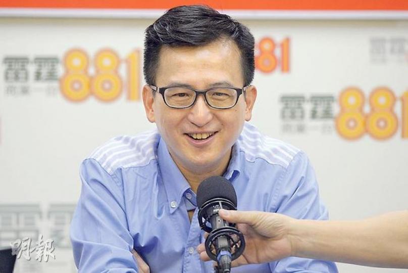 著名漫畫家馬榮成噚日出席商台《在晴朗的一天出發》時講到,本來諗過今年七一遊行,可惜咁啱有公事要上內地,但佢呼籲市民唔好放棄任何上街爭取訴求嘅機會。(葉家豪攝) 著名漫畫家馬榮成噚日出席商台《在晴朗的一天出發》時講到,本來諗過今年七一遊行,可惜咁啱有公事要上內地,但佢呼籲市民唔好放棄任何上街爭取訴求嘅機會。(葉家豪攝)