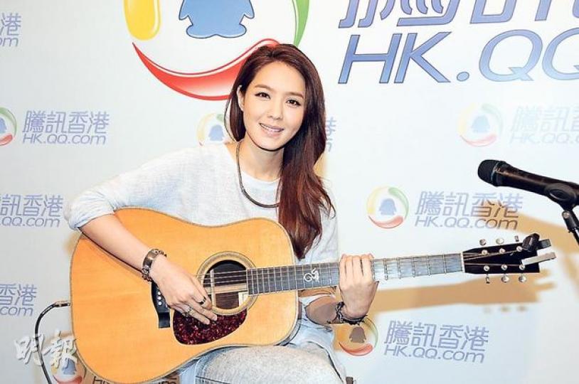 官恩娜愛剪片,3分鐘的片段花3、4小時才完成。(攝影/記者﹕梁榮達) 官恩娜愛剪片,3分鐘的片段花3、4小時才完成。(攝影/記者﹕梁榮達)
