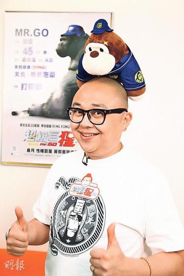 阿Bob自爆錄了兩天配音已開始喉痛聲沙。(微博圖片) 鍾嘉欣需要講猩猩話,笑言比廣東話更易學。(微博圖片) 阿Bob自爆錄了兩天配音已開始喉痛聲沙。(微博圖片) 鍾嘉欣需要講猩猩話,笑言比廣東話更易學。(微博圖片)