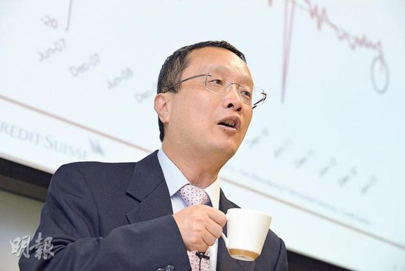 瑞信亞洲區首席經濟師陶冬說,中國決定全面展開地方債務大審查,是拆彈地方債務的第一步,但他擔心,中央政府的步伐遲緩、意願不明確,明年年中或出現大量地方債務違約。(盧翊銘攝) 瑞信亞洲區首席經濟師陶冬說,中國決定全面展開地方債務大審查,是拆彈地方債務的第一步,但他擔心,中央政府的步伐遲緩、意願不明確,明年年中或出現大量地方債務違約。(盧翊銘攝)