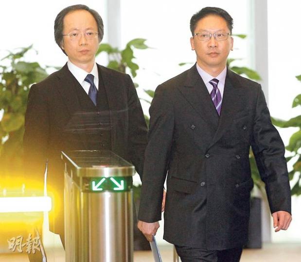 候任刑事檢控專員楊家雄(左)與律政司長袁國強(右)都是提出佔中的港大副教授戴耀廷的大學同窗,袁國強強調,無論是同學或朋友,都不會影響檢控工作。(李紹昌攝) 候任刑事檢控專員楊家雄(左)與律政司長袁國強(右)都是提出佔中的港大副教授戴耀廷的大學同窗,袁國強強調,無論是同學或朋友,都不會影響檢控工作。(李紹昌攝)