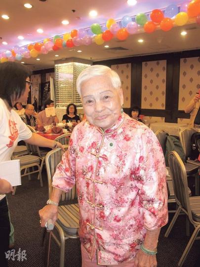 92歲的發媽雖然要撐拐杖,但精神奕奕。(攝影/記者:柯美)關德興孫兒關照洋希望拍動作片。(攝影/記者:柯美) 92歲的發媽雖然要撐拐杖,但精神奕奕。(攝影/記者:柯美)關德興孫兒關照洋希望拍動作片。(攝影/記者:柯美)