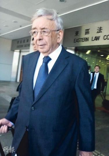代表港燈的資深大律師郭兆銘指出,船上照顧乘客安全的港燈職員亦應當為船員。(羅慧茵攝)港燈公司法律代表吳偉昌離開法院時沒有回應記者提問。(羅慧茵攝) 代表港燈的資深大律師郭兆銘指出,船上照顧乘客安全的港燈職員亦應當為船員。(羅慧茵攝)港燈公司法律代表吳偉昌離開法院時沒有回應記者提問。(羅慧茵攝)