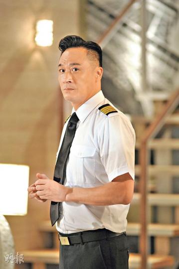 吳鎮宇在《衝II》的飛機頭雖然髮量減少，但依然有型。（攝影：娛樂組）Sam哥在《衝II》頭幾集的「墮機頭」帶出角色滄桑感。（攝影：娛樂組）飛機頭成為潮流髮型指標，身為潮男的黃宗澤當然要有樣學樣。（攝影：娛樂組）《東京愛的故事》江口洋介的「三上頭」當年紅極一時。（攝影：娛樂組）鄭伊健受江口洋介影響，留長頭髮後愈來愈紅。（攝影：娛樂組）郭晉安在《阿旺新傳》將齊蔭頭發揚光大。（攝影：娛樂組）