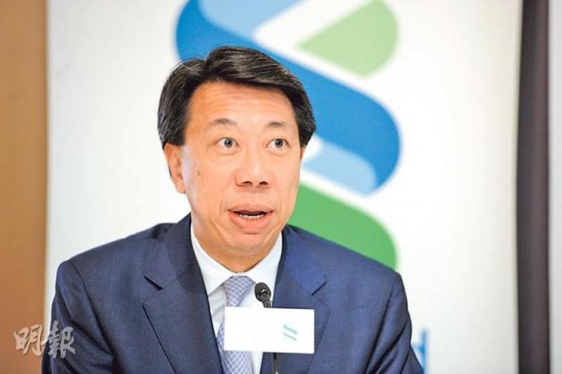 渣打集團香港行政總裁洪丕正認為，隨着內地資金緊缺問題緩解，該行下半年貸款增速料會減慢。如美國退市導致資金撤離亞洲，該行擁有充足的客戶存款，相信不會有競爭存款的壓力。（尹錦恩攝）