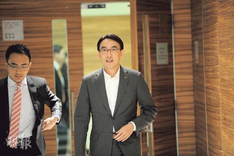 警監會主席翟紹唐昨日接受電視台新聞節目訪問，他認為現時警民關係已到達「頗危險的地步」，認為問題源於市民對政府的不信任，並把情緒反映在前線警員身上，認為要解決問題須由政府重建市民信任。（尹錦恩攝） 