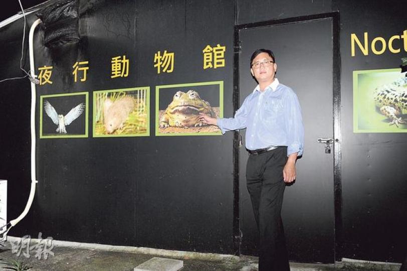 身為農莊其中一董事、區議員周永勤稱，失竊館內燈光暗淡，加上只有職員才熟路，相信是「內鬼」才能迅速盜走蜜袋鼯。（蔡方山攝） 