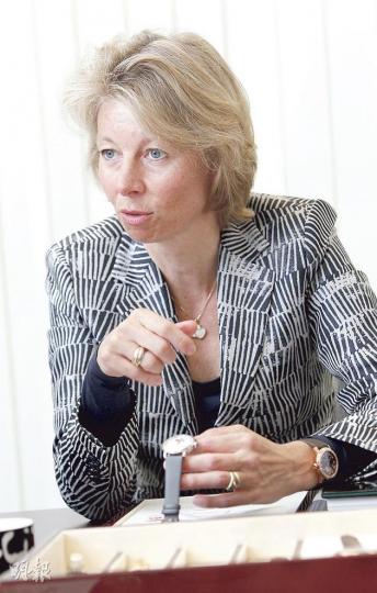 瑞士表康斯登創辦人Aletta Stas說,集團目前主要通過與中、港兩地的加盟商合作,自營店數量甚少,「因為只有這樣,公司才可以最快的速度增長」。(李澤彤攝) 瑞士表康斯登創辦人Aletta Stas說,集團目前主要通過與中、港兩地的加盟商合作,自營店數量甚少,「因為只有這樣,公司才可以最快的速度增長」。(李澤彤攝)