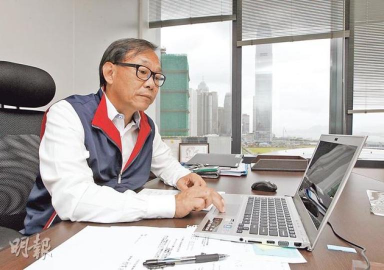 民建聯立法會議員梁志祥(圖)強調,周日天水圍論壇外打人的挺梁青年並非他動員,但承認曾叫曾樹和等區議員到場。(李澤彤攝) 民建聯立法會議員梁志祥(圖)強調,周日天水圍論壇外打人的挺梁青年並非他動員,但承認曾叫曾樹和等區議員到場。(李澤彤攝)