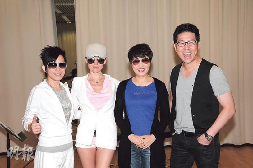 潘美辰(左起)、Joanna Moon、林淑容及羅時豐昨日為演唱會進行綵排,潘美辰更預告今次演出將獻唱別人的歌,一定帶給大家驚喜。(攝影/記者:梁榮達) 潘美辰(左起)、Joanna Moon、林淑容及羅時豐昨日為演唱會進行綵排,潘美辰更預告今次演出將獻唱別人的歌,一定帶給大家驚喜。(攝影/記者:梁榮達)