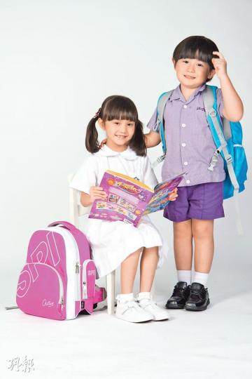 （黃志東攝）Ergobag童話公主書包 $1580(b) - 此系列另設一套五件套裝（$1990），除書包外，還包括運動小袋、顏色筆連筆袋、鉛筆盒及文件夾。（黃志東攝）Satch彩色格子書包 $1180 (b) - 護脊書包不一定只有老套款式，適合高小至中學生用的Satch書包設計新穎有型。（黃志東攝）Ergobag及Satch系列書包背面設有可調整背部支撐位置的設計，可按學生身高來調校。（黃志東攝）SPI Active系列書包$460 (a) - SPI是備受家長歡迎的護脊書包，書包內外間格充