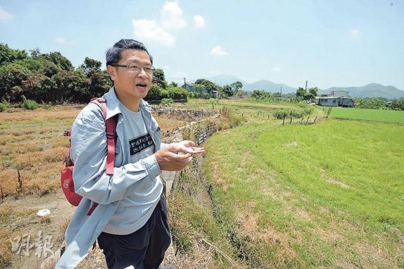 長春社公共事務經理李少文認為,政府應把整個塱原作保育,特別是塱原南若維持作「農地」用途,他日原居民可按需要改建丁屋,並舉例指出,目前塱原濕地範圍亦正有丁屋申請,最終會破壞自然生態系統。(盧翊銘攝) 長春社公共事務經理李少文認為,政府應把整個塱原作保育,特別是塱原南若維持作「農地」用途,他日原居民可按需要改建丁屋,並舉例指出,目前塱原濕地範圍亦正有丁屋申請,最終會破壞自然生態系統。(盧翊銘攝)