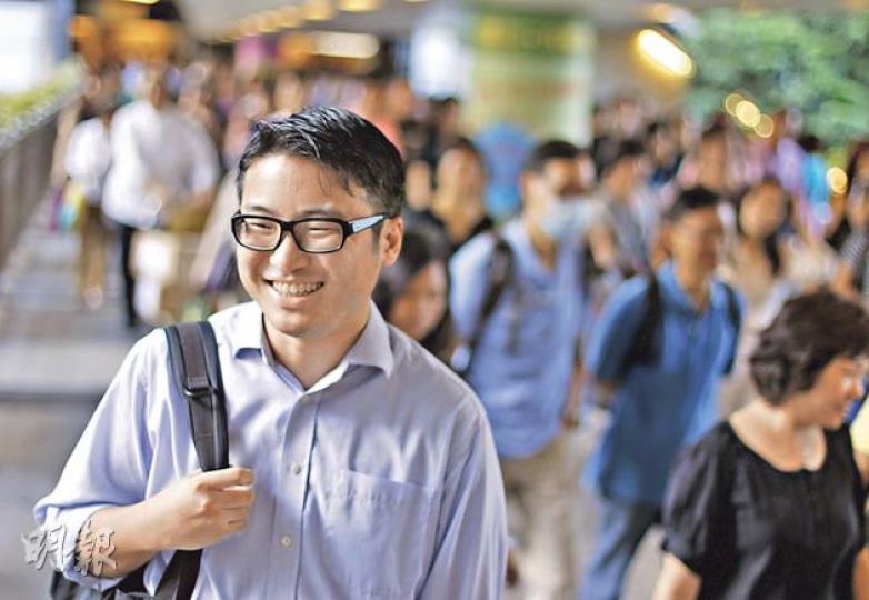 博客庫斯克寫了10年網誌,見證博客及公民記者興起,人人也有同等機會在網上發聲,網絡的影響力漸於現實世界發酵,但認為傳統媒體的影響力仍較大。 (李澤彤攝) 博客庫斯克寫了10年網誌,見證博客及公民記者興起,人人也有同等機會在網上發聲,網絡的影響力漸於現實世界發酵,但認為傳統媒體的影響力仍較大。 (李澤彤攝)