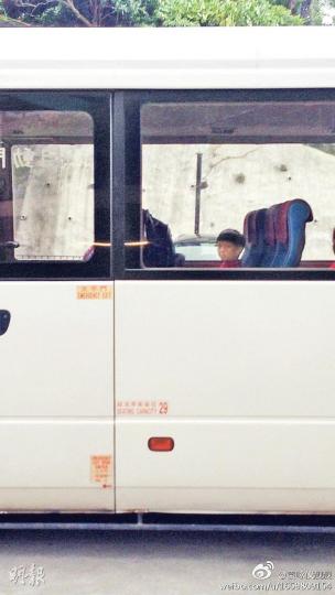 袁詠儀上載兒子「魔童」首天返學搭校車的情境,她比兒子更緊張。(微博圖片) 姚瑩瑩兒子Evan非常可愛活潑,見他返學都笑得開心,定是在學校受歡迎。(微博圖片) 區永權兒子Aidan出慣鏡,所以一見鏡頭就笑。(微博圖片) 袁詠儀上載兒子「魔童」首天返學搭校車的情境,她比兒子更緊張。(微博圖片) 姚瑩瑩兒子Evan非常可愛活潑,見他返學都笑得開心,定是在學校受歡迎。(微博圖片) 區永權兒子Aidan出慣鏡,所以一見鏡頭就笑。(微博圖片)