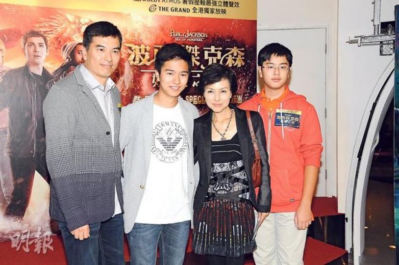 司馬燕返港後精神好亦比前圓潤了,前晚一家四口開心出席首映禮。(攝影:孫華中)仙樂都自認年過30,唔想給自己壓力,同人爭戲分。(攝影:孫華中) 司馬燕返港後精神好亦比前圓潤了,前晚一家四口開心出席首映禮。(攝影:孫華中)仙樂都自認年過30,唔想給自己壓力,同人爭戲分。(攝影:孫華中)