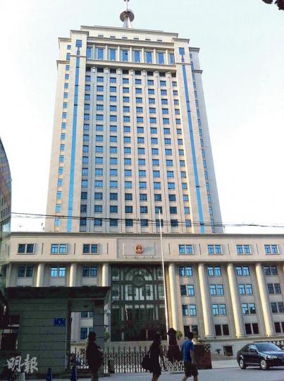 濟南中級人民法院門外有公安和便衣巡邏。圖為法院大樓。(蔡志郁攝) 濟南中級人民法院門外有公安和便衣巡邏。圖為法院大樓。(蔡志郁攝)