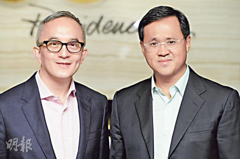資本策略主席兼執行董事鍾楚義(右)表示,受辣招影響成交偏淡,集團投地時出價亦會有所調整;左為尚家生活董事總經理方文彬。(尹錦恩攝) 資本策略主席兼執行董事鍾楚義(右)表示,受辣招影響成交偏淡,集團投地時出價亦會有所調整;左為尚家生活董事總經理方文彬。(尹錦恩攝)