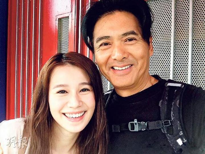 黃翠如開工遇到發哥,即時開心影合照兼上載微博。(微博圖片) 黃翠如開工遇到發哥,即時開心影合照兼上載微博。(微博圖片)
