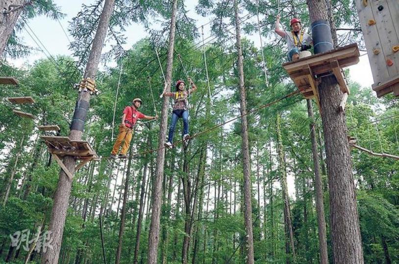平日少運動之輩玩EX Adventure都可以順利過關,只因這些遊戲考大家手腳協調多於體能,其實訓練腦力才對!(李兆祥攝)美術館紀念品店最「吸睛」的,其實是收銀機後草間彌生年輕時的裸背寫真。(李兆祥攝)長駐松本城公園的「武士」個個看似未睡醒,但一有鏡頭對着就立即「回魂」,果然專業!(李兆祥攝)自命是「波點女王」粉絲的話,怎少得到美術館內的紀念品店血拼?南瓜紙鎮2400日圓(約189港元)。(李兆祥攝)(李兆祥攝)南瓜用上不同物料和手法展示,令人有與別不同的看法。(李兆祥攝)美術館門外的巨型花卉雕 平日少運動之輩玩EX Adventure都可以順利過關,只因這些遊戲考大家手腳協調多於體能,其實訓練腦力才對!(李兆祥攝)美術館紀念品店最「吸睛」的,其實是收銀機後草間彌生年輕時的裸背寫真。(李兆祥攝)長駐松本城公園的「武士」個個看似未睡醒,但一有鏡頭對着就立即「回魂」,果然專業!(李兆祥攝)自命是「波點女王」粉絲的話,怎少得到美術館內的紀念品店血拼?南瓜紙鎮2400日圓(約189港元)。(李兆祥攝)(李兆祥攝)南瓜用上不同物料和手法展示,令人有與別不同的看法。(李兆祥攝)美術館門外的巨型花卉雕