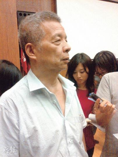 現年62歲、成功申請法援的黎多密(圖)已遷出西灣村三、四十年,他否認代表鄉議局提司法覆核,重申自己因感到「滅族」而自行申請法援。(梁卓怡攝) 現年62歲、成功申請法援的黎多密(圖)已遷出西灣村三、四十年,他否認代表鄉議局提司法覆核,重申自己因感到「滅族」而自行申請法援。(梁卓怡攝)