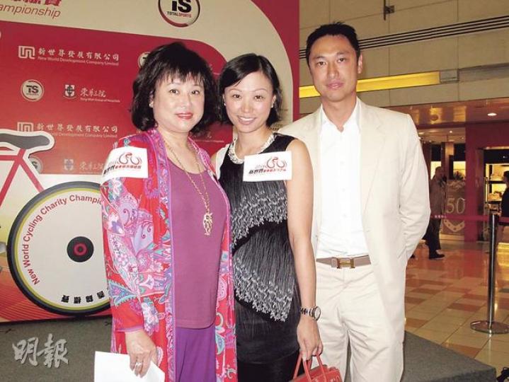 三太(左起)、鄭詩韻、陳鴻業落力推廣單車慈善賽。(攝影/記者:李潔盈) 三太(左起)、鄭詩韻、陳鴻業落力推廣單車慈善賽。(攝影/記者:李潔盈)