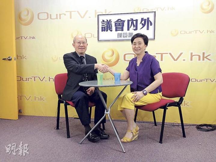 林和立(左)喺劉慧卿(右)主持嘅《議會內外》叫CY同茂波學薄熙來辯才,因為「瓜爸」口才高佢哋幾個馬位。(楊康琪攝) 林和立(左)喺劉慧卿(右)主持嘅《議會內外》叫CY同茂波學薄熙來辯才,因為「瓜爸」口才高佢哋幾個馬位。(楊康琪攝)