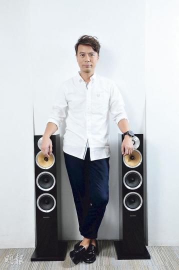 今年是「左麟右李」10周年,李克勤指之前一直申請紅館蛇年賀歲檔期,但回覆是只有12月的10天檔期,最後只好無奈地接受。(攝影﹕娛樂組) 今年是「左麟右李」10周年,李克勤指之前一直申請紅館蛇年賀歲檔期,但回覆是只有12月的10天檔期,最後只好無奈地接受。(攝影﹕娛樂組)