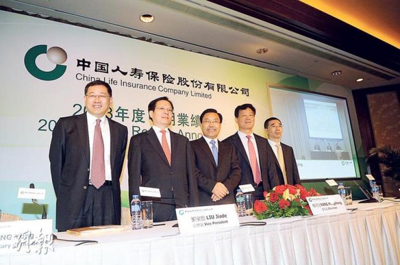 中人壽董事長楊明生(中)指出,集團所投資的政府平台項目大多安全可靠,下一步亦會與政府採取債權、股權相結合的融資形式,以確保能將風險降至最低程度。(陳淑安攝) 中人壽董事長楊明生(中)指出,集團所投資的政府平台項目大多安全可靠,下一步亦會與政府採取債權、股權相結合的融資形式,以確保能將風險降至最低程度。(陳淑安攝)